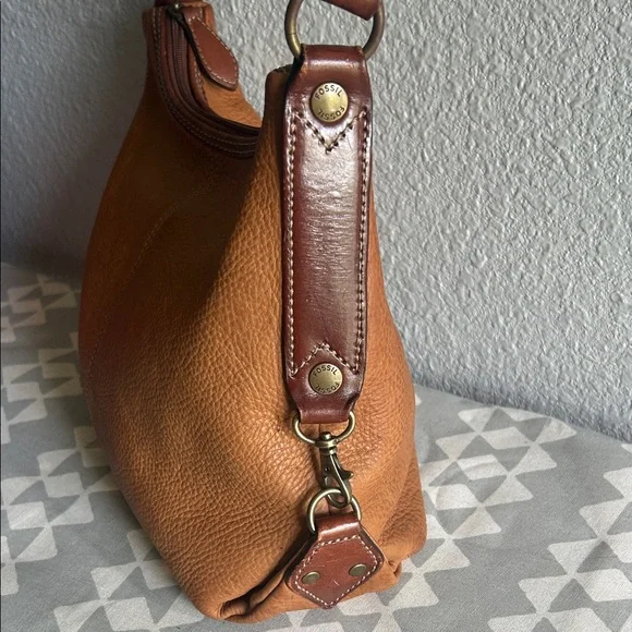 SOLD 
Fossil Tan and Brown Pebble Leather Shoulder Bag - Picture 2 of 7